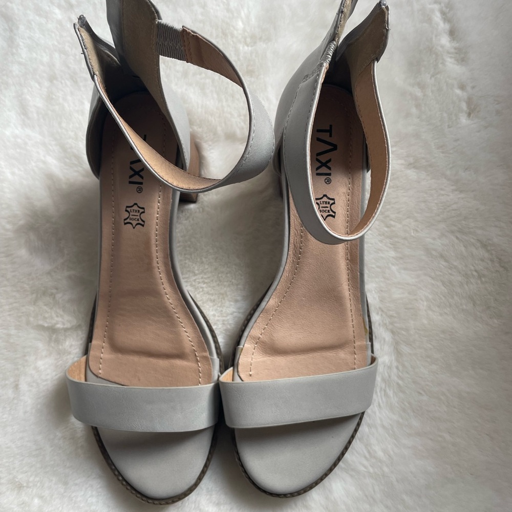 Taxi size 39 Women's Gray Sandals - Picture 2 of 8